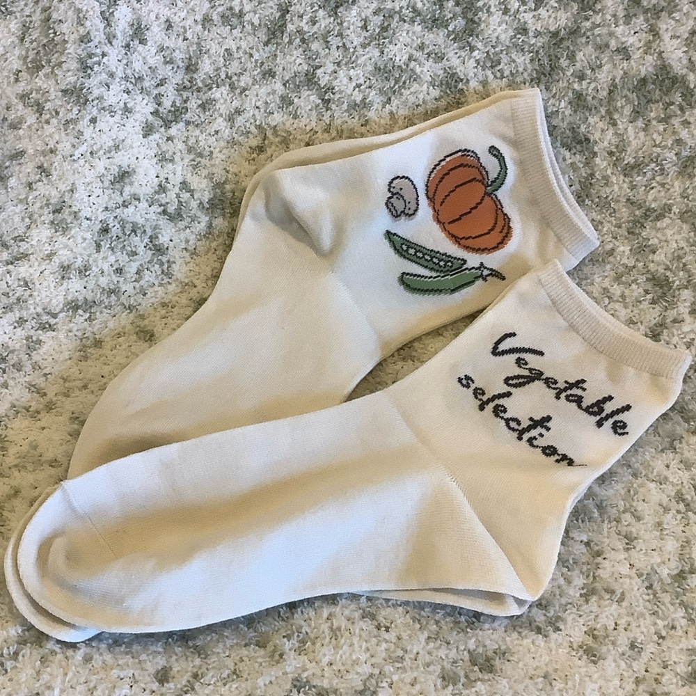 Cream Pumpkin Mushroom Beans Vegetable Selection Socks 2 pair NWOT